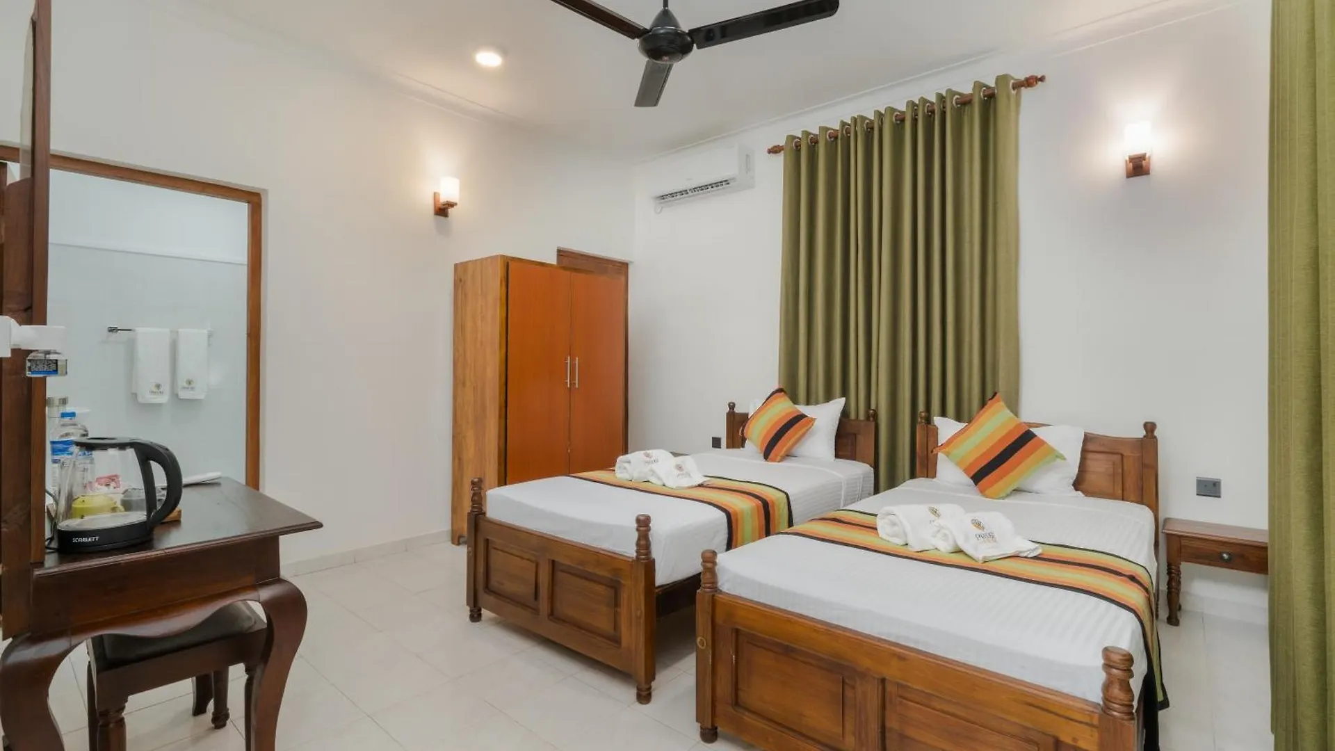 Paradise Holiday Village Negombo 3*,