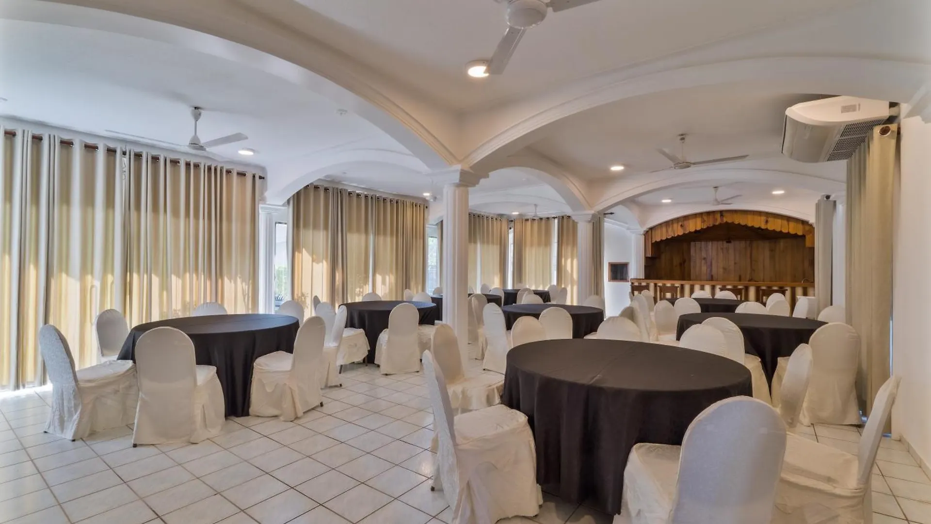 Hotel Paradise Holiday Village Negombo