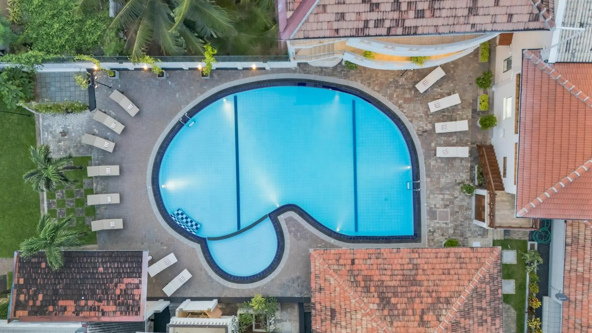Paradise Holiday Village Negombo Hotel